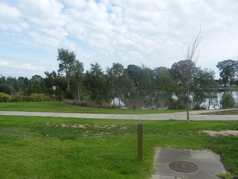 2/12 Kingsfield Crescent, Lynbrook VIC 3975