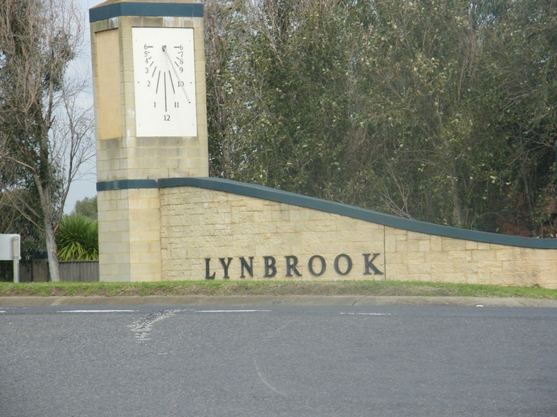 2/12 Kingsfield Crescent, Lynbrook VIC 3975