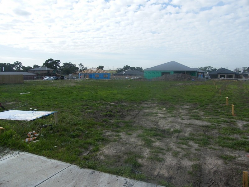 2/12 Kingsfield Crescent, Lynbrook VIC 3975