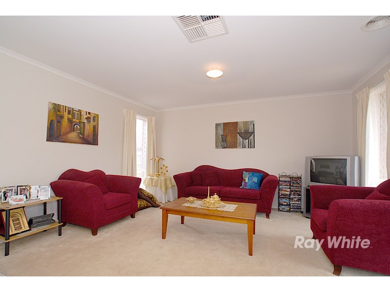 15 Marina Court, Berwick VIC 3806