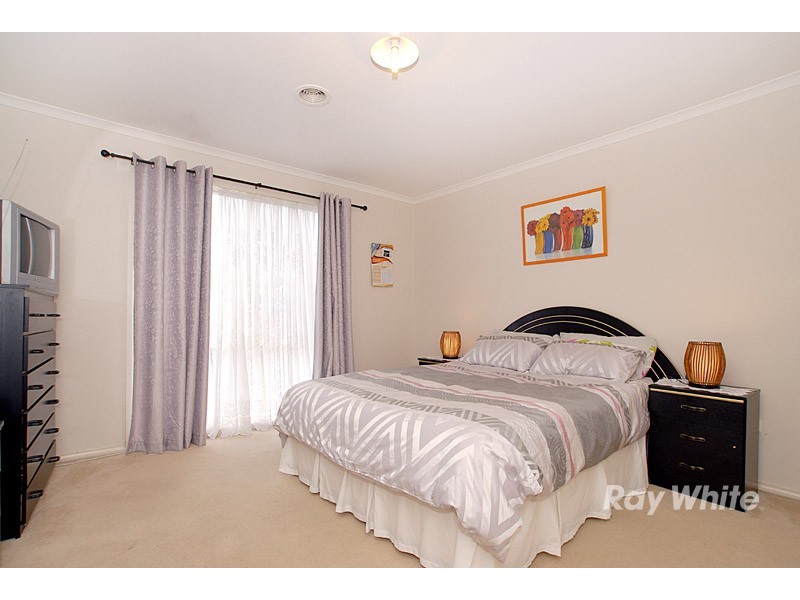 15 Marina Court, Berwick VIC 3806