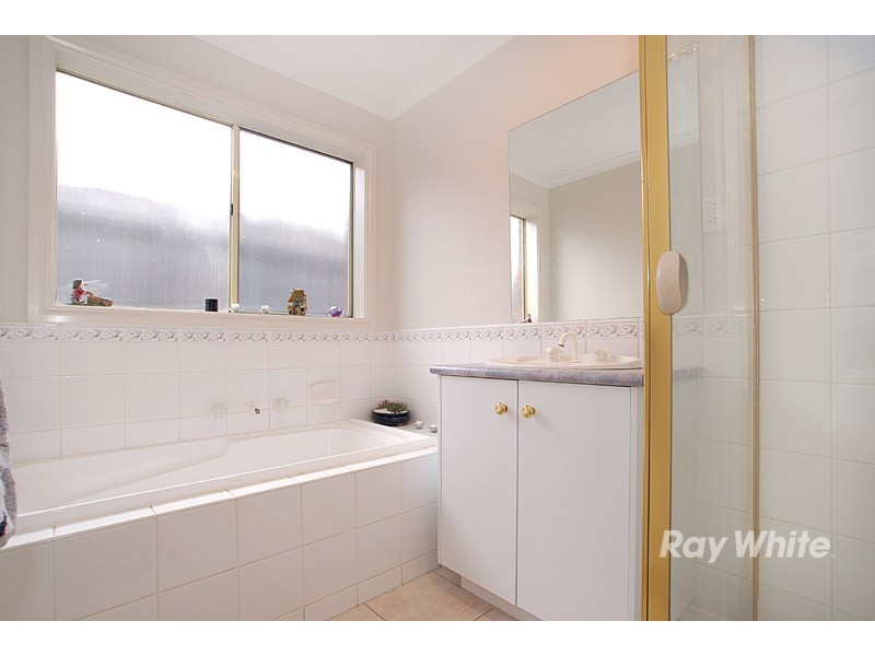 15 Marina Court, Berwick VIC 3806