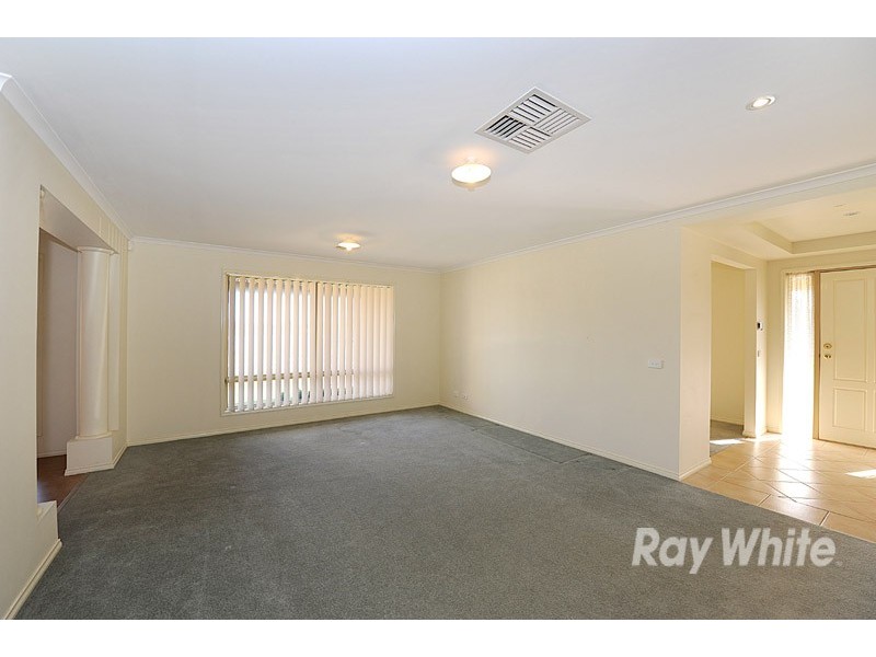 53 Streeton Way, Berwick VIC 3806