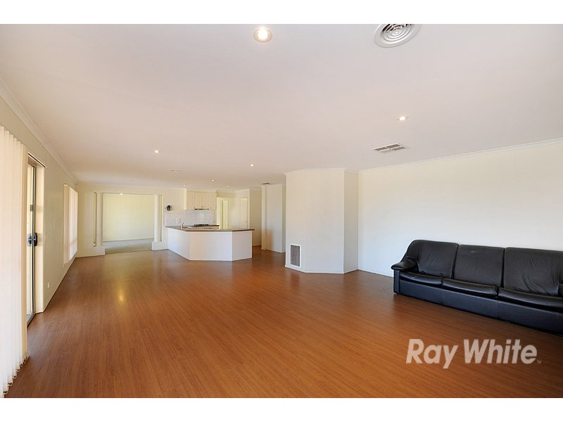 53 Streeton Way, Berwick VIC 3806