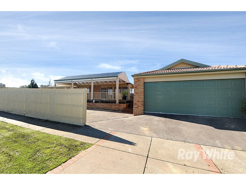 53 Streeton Way, Berwick VIC 3806