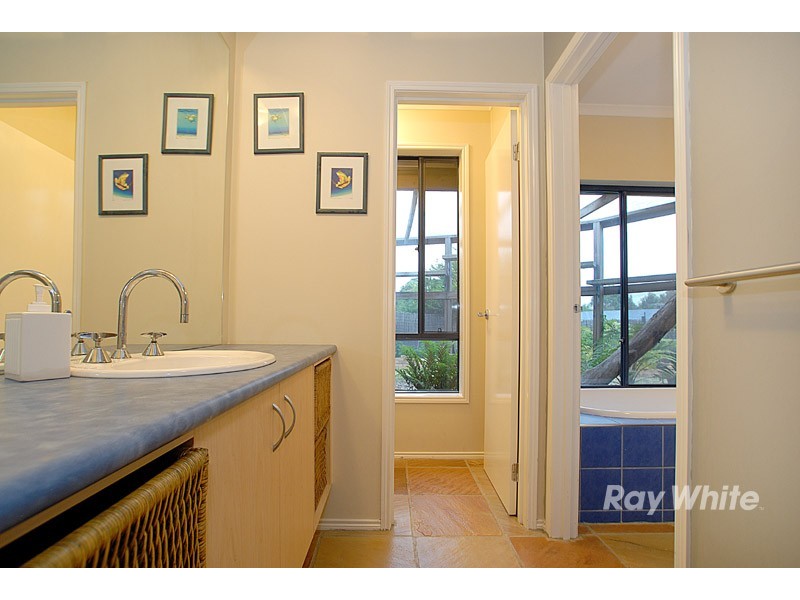 6 Radesin Rise, Narre Warren North VIC 3804