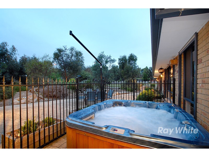 6 Radesin Rise, Narre Warren North VIC 3804