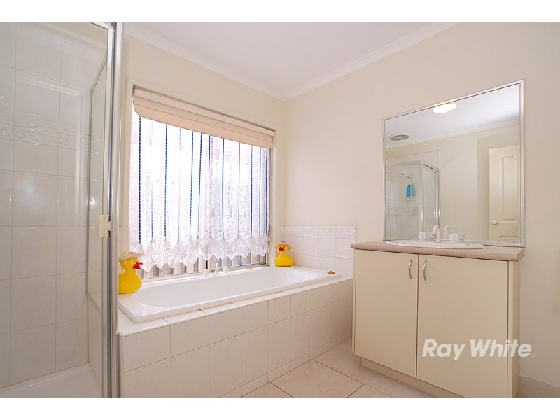 164 Sweeney Drive, Narre Warren VIC 3805