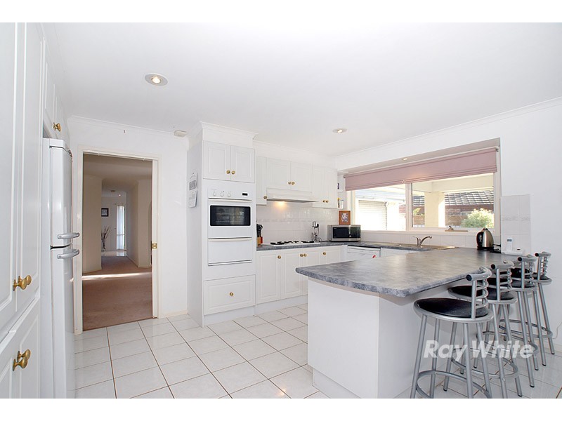 6  Blue Jay Court, Narre Warren South VIC 3805