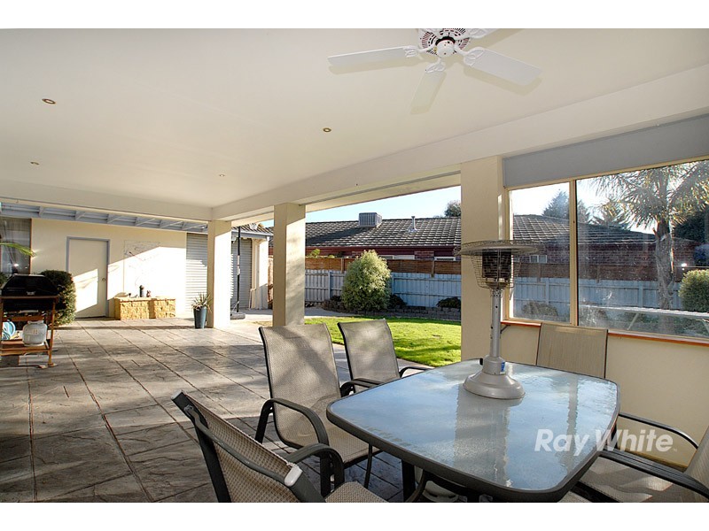 6  Blue Jay Court, Narre Warren South VIC 3805