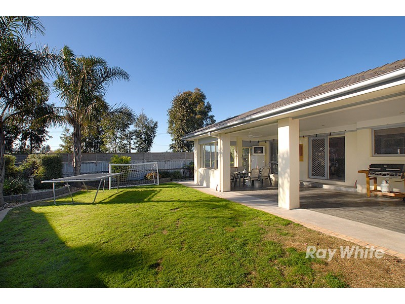 6  Blue Jay Court, Narre Warren South VIC 3805