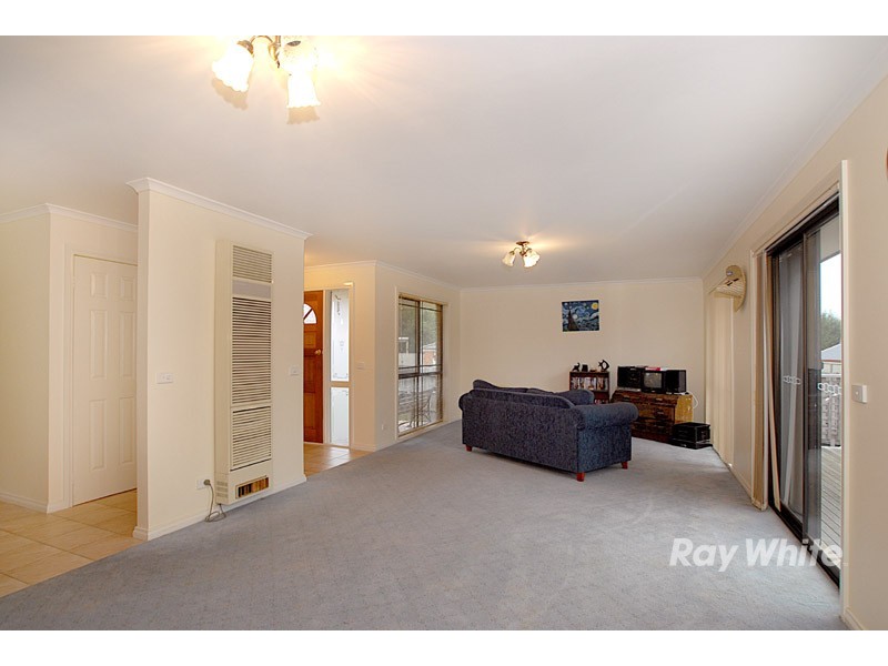 16 Kevin  Close, Beaconsfield VIC 3807