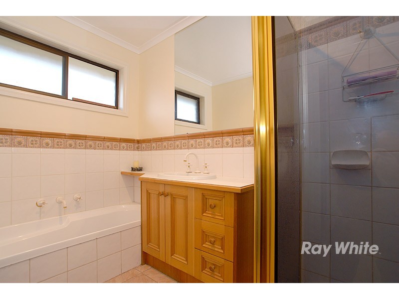 16 Kevin  Close, Beaconsfield VIC 3807