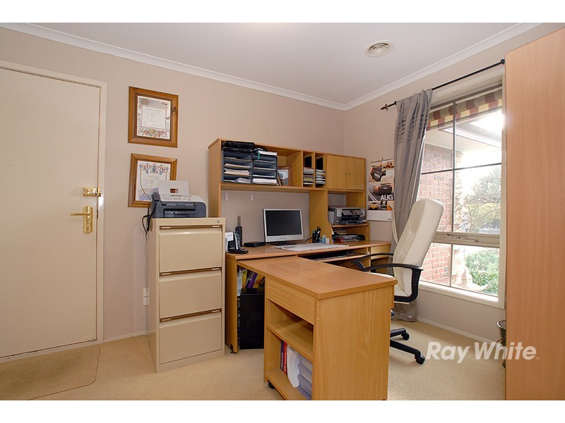 104 Amber Crescent, Narre Warren North VIC 3804