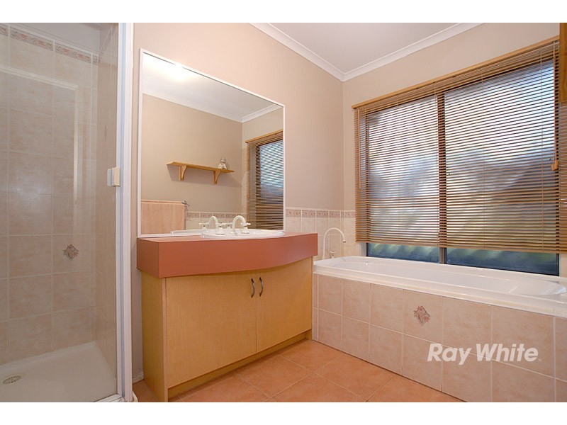 104 Amber Crescent, Narre Warren North VIC 3804