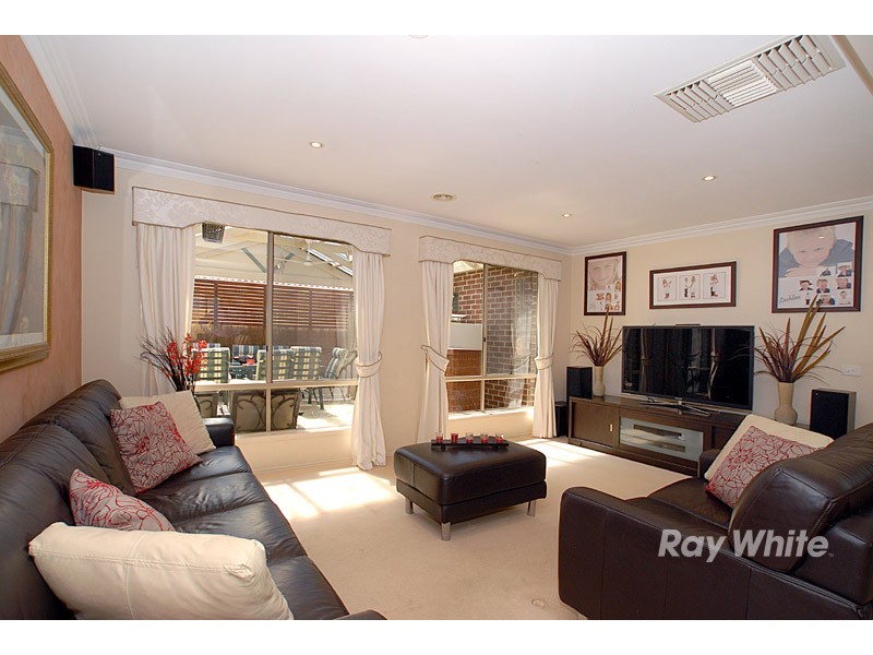 49 Berwick Springs Promenade, Narre Warren South VIC 3805