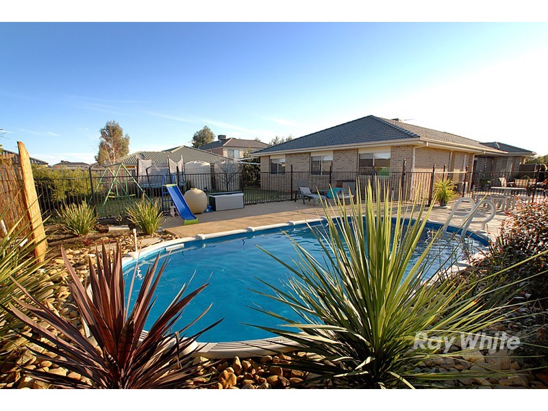 7 Avon Court, Berwick VIC 3806