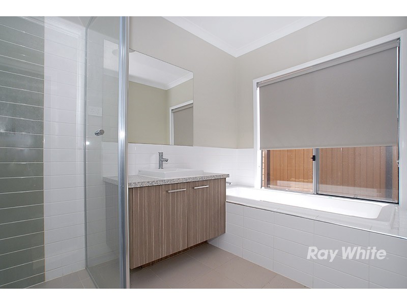 54 Tomasetti Crescent, Narre Warren VIC 3805