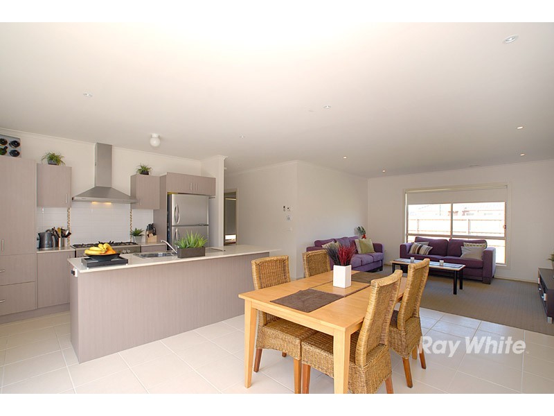 2 Red Gum Circuit, Pakenham VIC 3810
