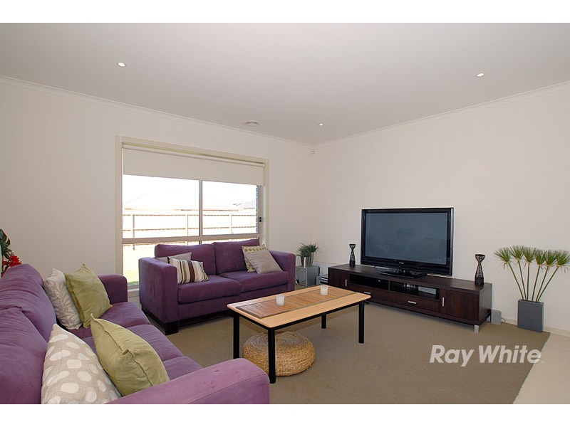 2 Red Gum Circuit, Pakenham VIC 3810