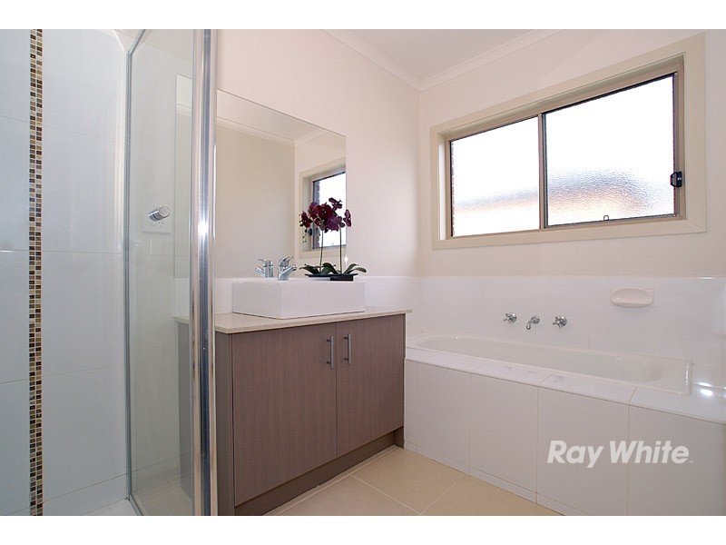 2 Red Gum Circuit, Pakenham VIC 3810