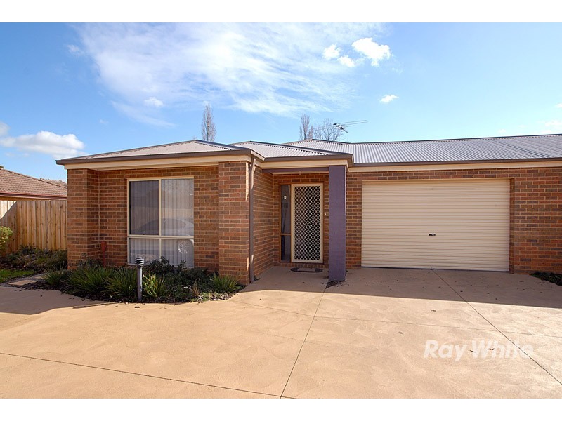 4/2 Snodgrass Street, Pakenham VIC 3810