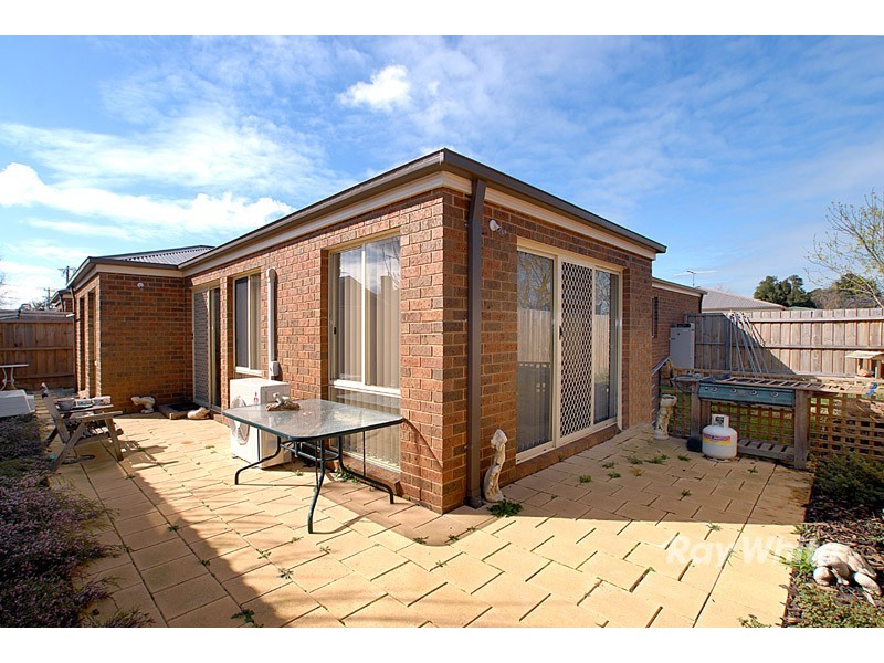 4/2 Snodgrass Street, Pakenham VIC 3810