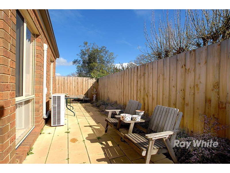 4/2 Snodgrass Street, Pakenham VIC 3810