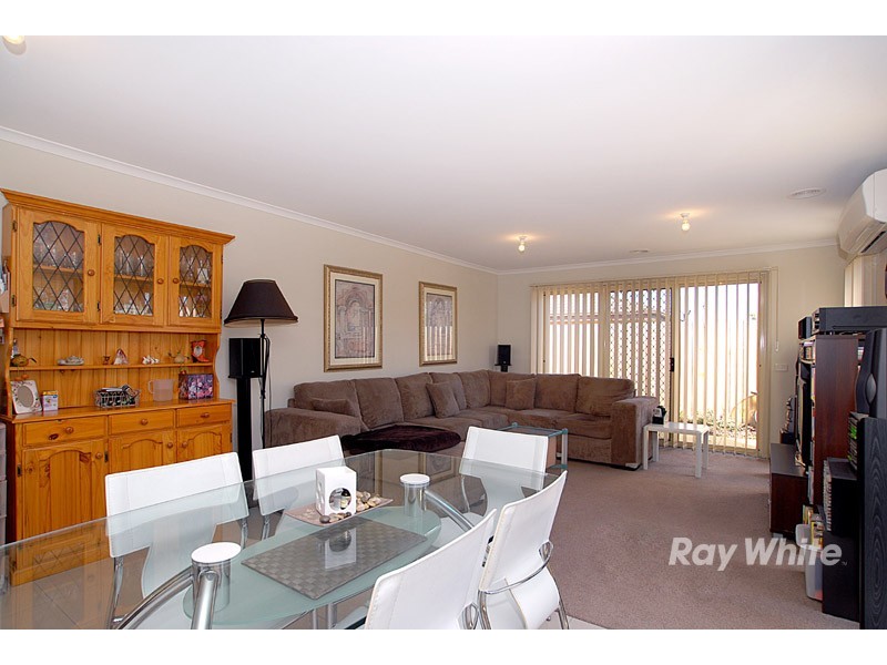 4/2 Snodgrass Street, Pakenham VIC 3810