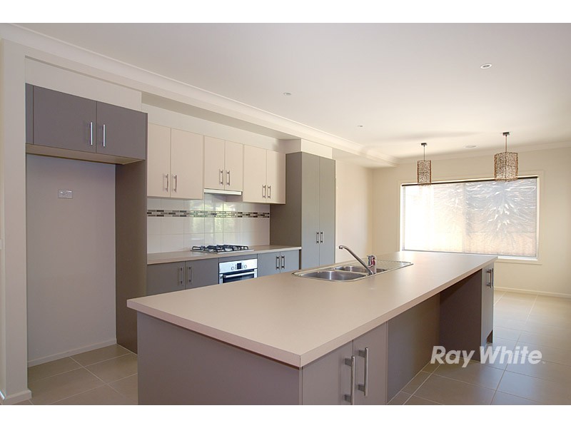 6 Angelique Street, Berwick VIC 3806