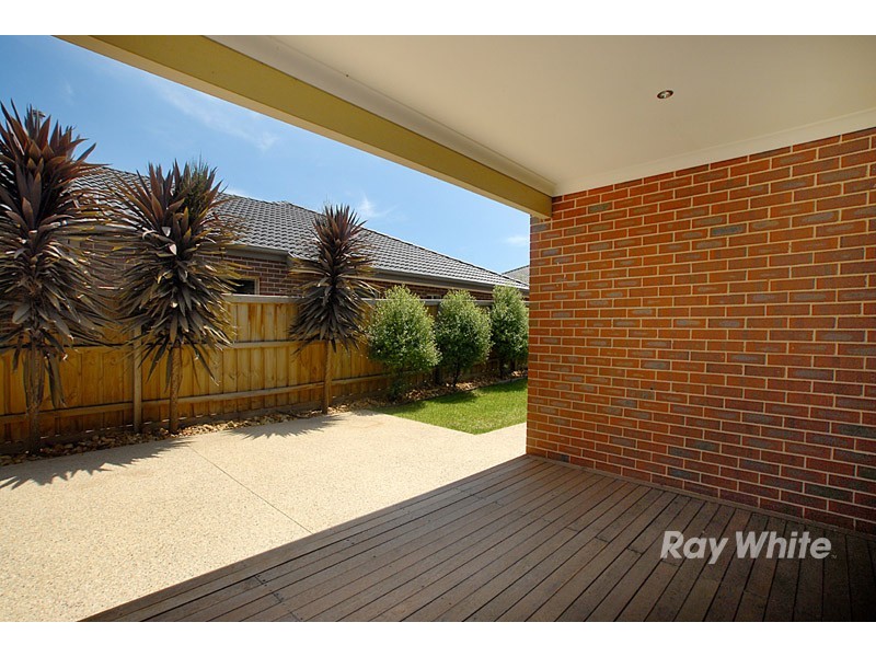 6 Angelique Street, Berwick VIC 3806