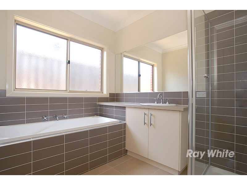 6 Angelique Street, Berwick VIC 3806