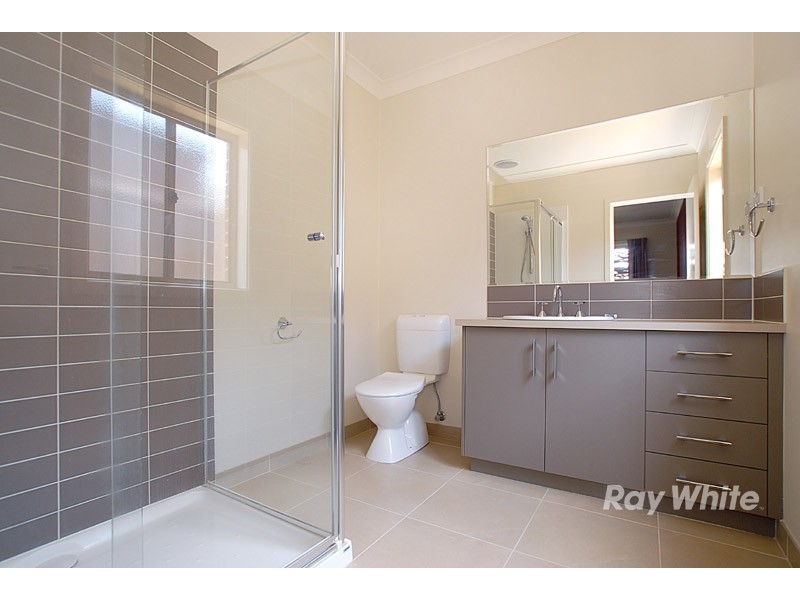 6 Angelique Street, Berwick VIC 3806