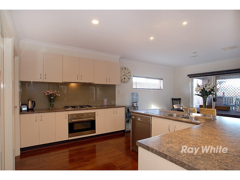 9 Angelique Street, Berwick VIC 3806