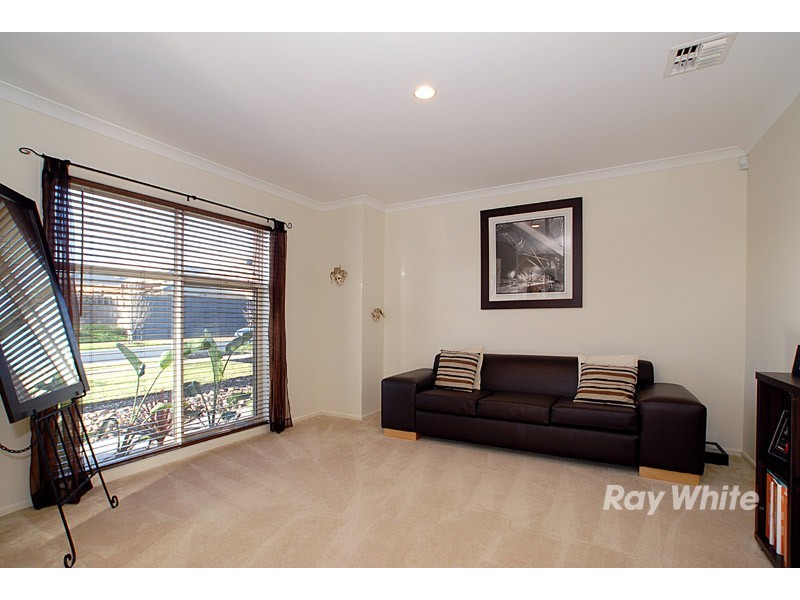 9 Angelique Street, Berwick VIC 3806