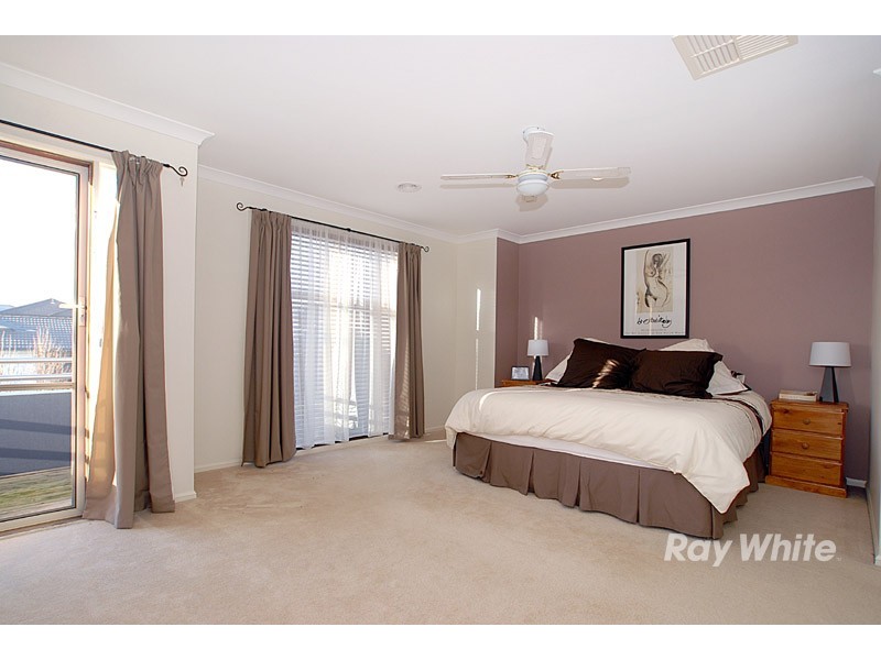 9 Angelique Street, Berwick VIC 3806