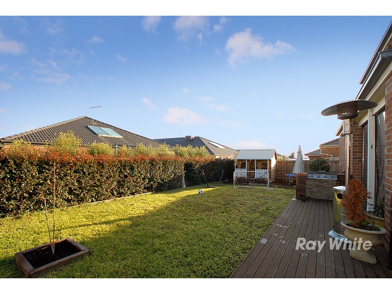 9 Angelique Street, Berwick VIC 3806