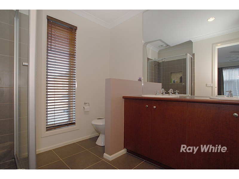 9 Angelique Street, Berwick VIC 3806