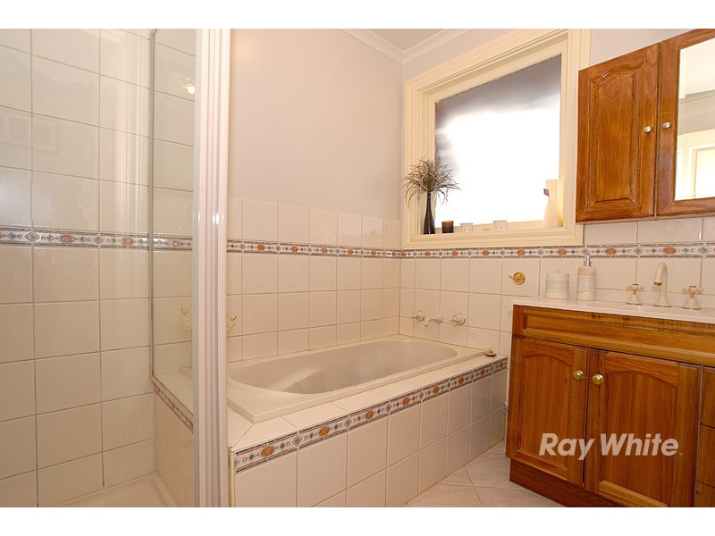 3 Orton Rise, Endeavour Hills VIC 3802