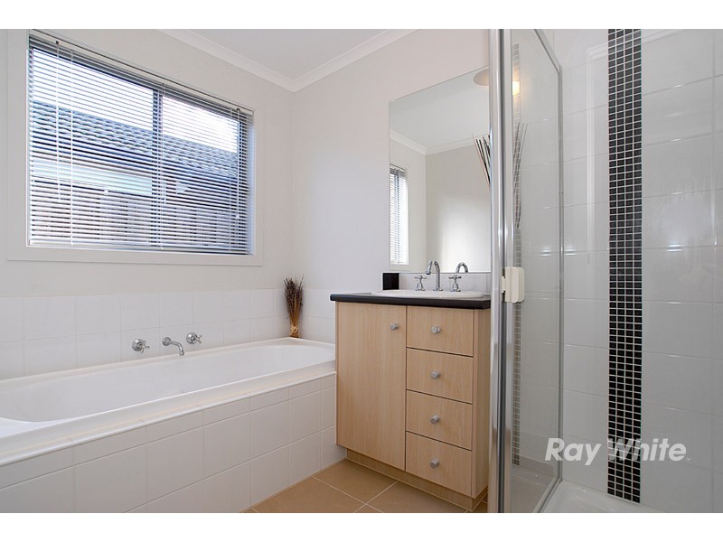 53 Melzak Way, Berwick VIC 3806