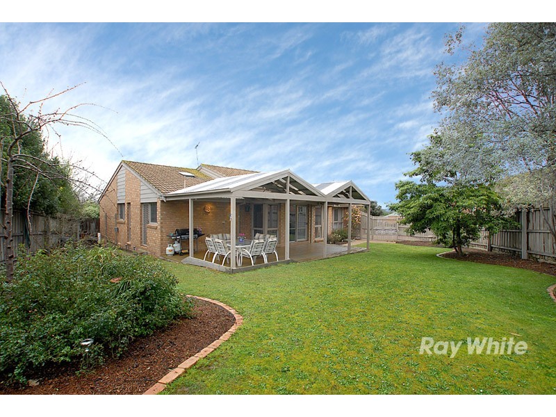 6 Renmark Court, Berwick VIC 3806