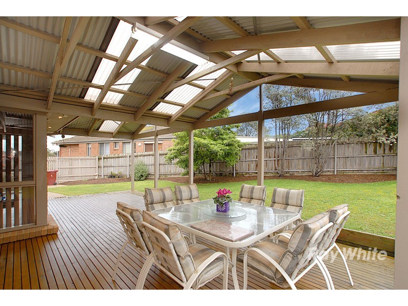 6 Renmark Court, Berwick VIC 3806