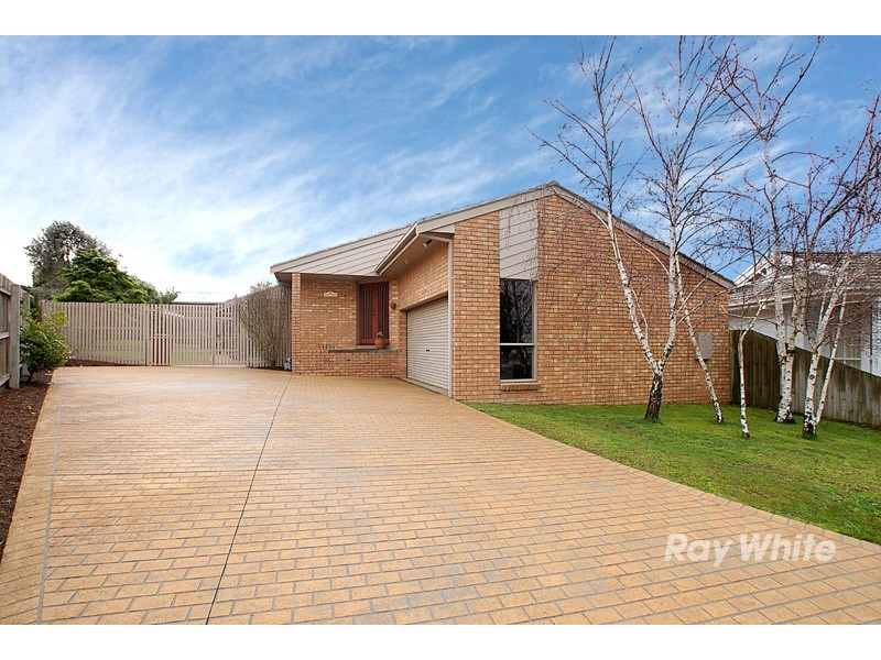 6 Renmark Court, Berwick VIC 3806