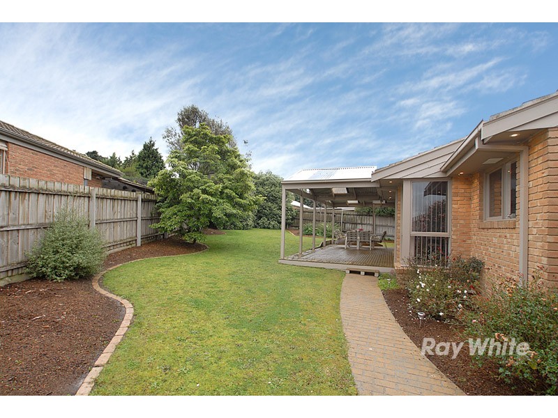 6 Renmark Court, Berwick VIC 3806