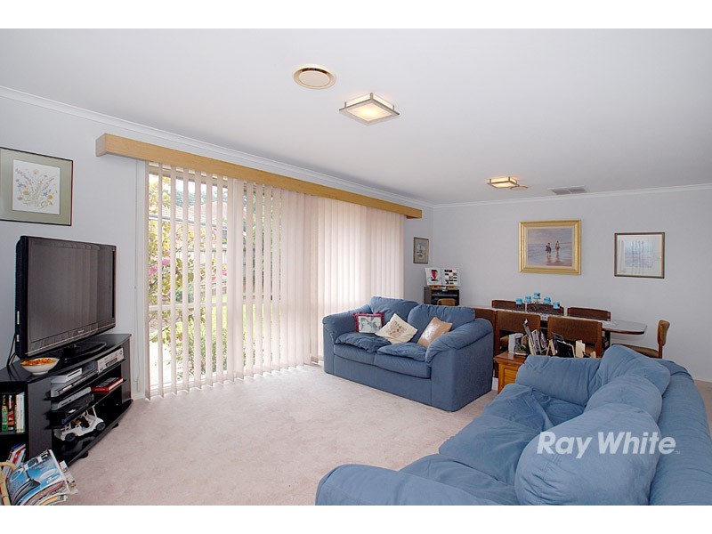 6 Renmark Court, Berwick VIC 3806