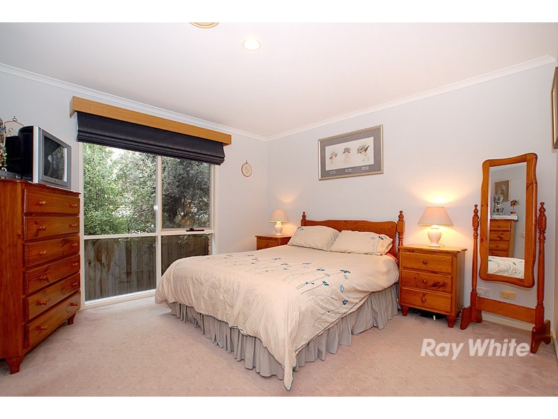 6 Renmark Court, Berwick VIC 3806