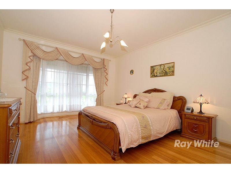 17-19 St Helens Crescent, Narre Warren North VIC 3804