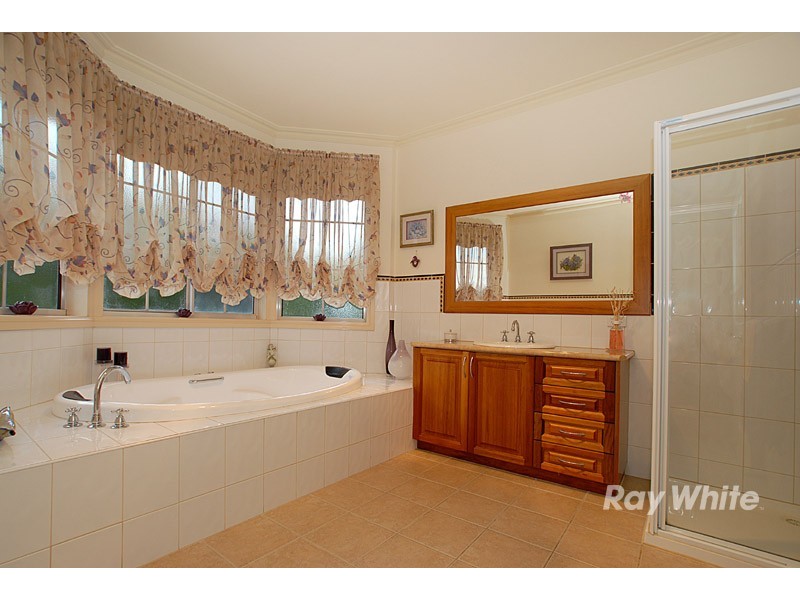 17-19 St Helens Crescent, Narre Warren North VIC 3804