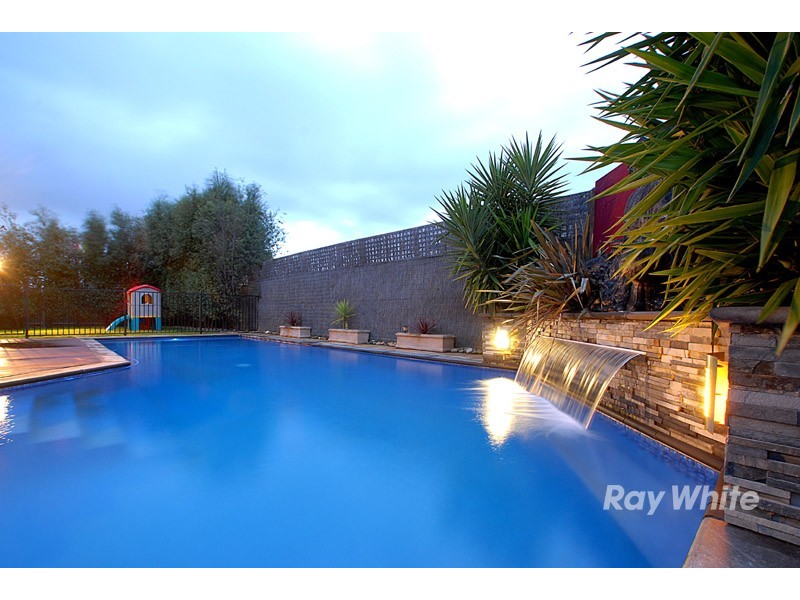 4 St Ives Drive, Narre Warren South VIC 3805