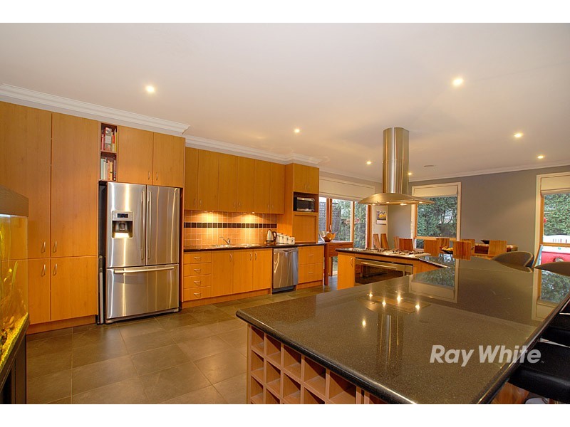 4 St Ives Drive, Narre Warren South VIC 3805